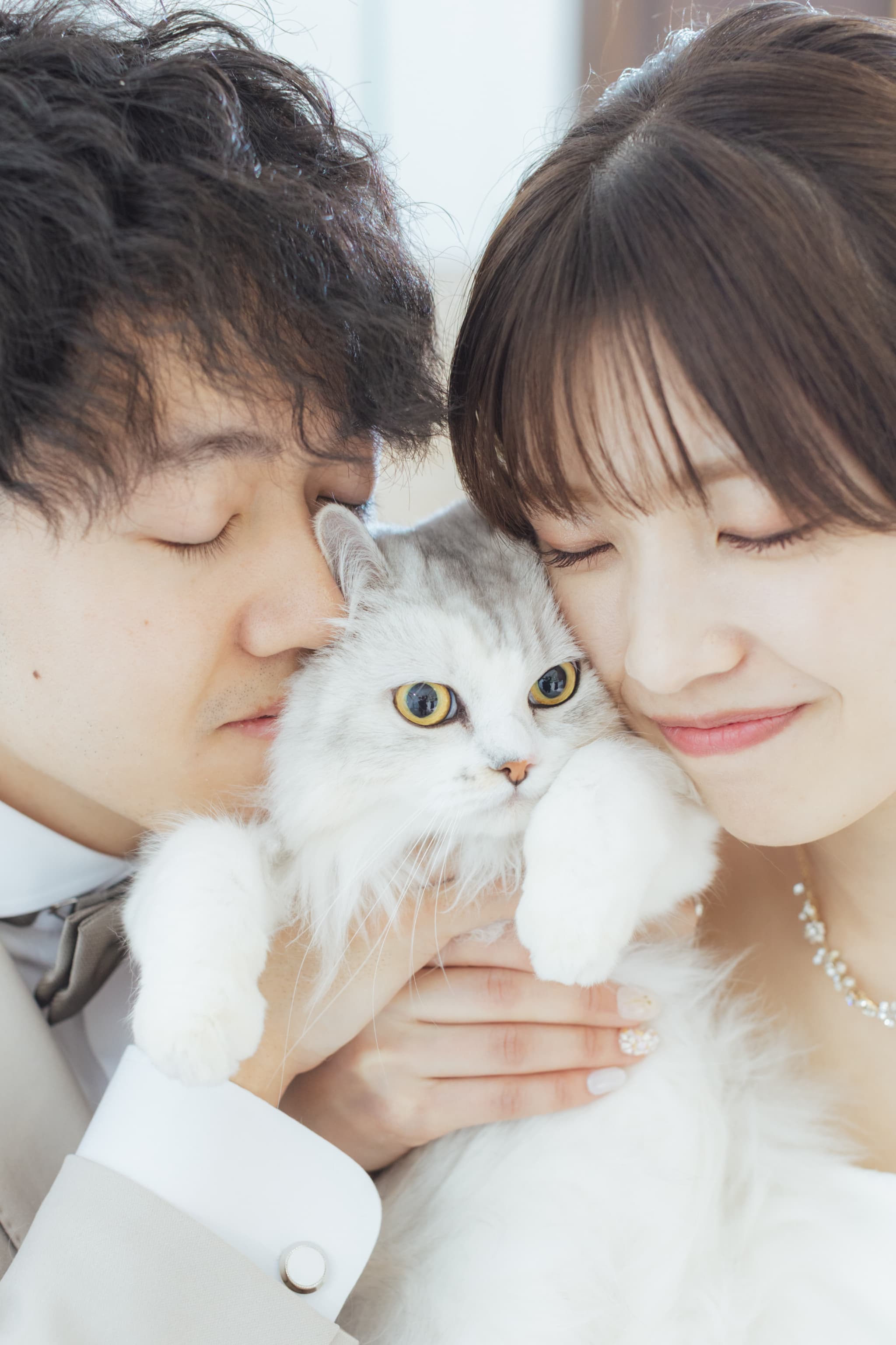 “家族と、もうひとつの大切な存在と。”やわらかな光に包まれたウェディングフォト